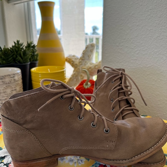 Sam Edelman mare putty, new buck, lace-up booty size 10 - Picture 1 of 8